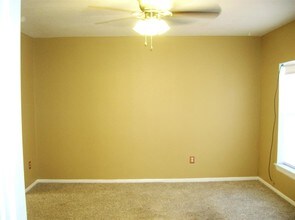 800 S Vandeveer St in Burnet, TX - Building Photo - Building Photo