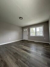 17 Oakland Ct in Groton, CT - Building Photo - Building Photo