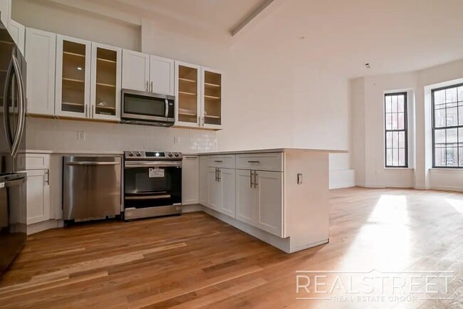 203 Van Buren St in Brooklyn, NY - Building Photo - Building Photo