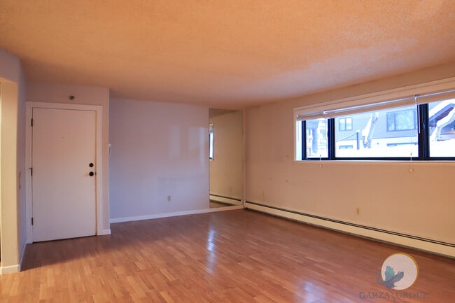 16 Glacier Ave, Unit 13 in Fairbanks, AK - Foto de edificio - Building Photo