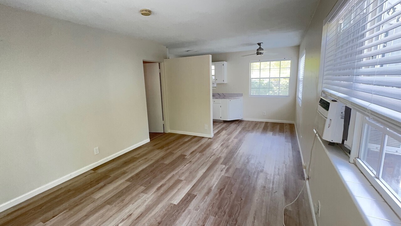 217 SW 11th Ct, Unit 2 in Fort Lauderdale, FL - Building Photo