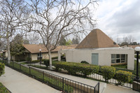 Gregory Gardens Apartments in Ventura, CA - Foto de edificio - Building Photo