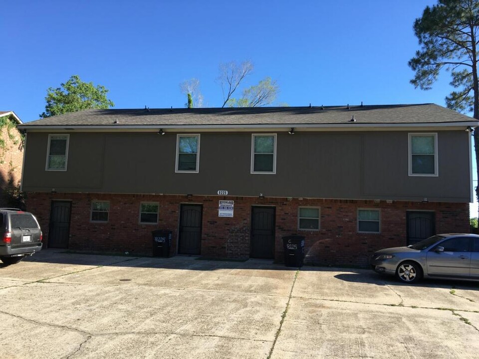 8225 Stern Ave in Baton Rouge, LA - Building Photo