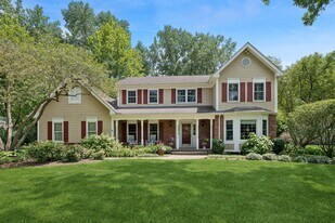 2104 Kenton Ln in Libertyville, IL - Building Photo