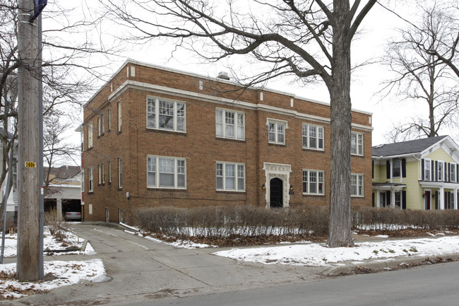 800 W South St in Kalamazoo, MI - Foto de edificio - Building Photo