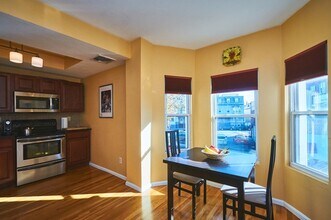 11 Boston St, Unit 2 in Boston, MA - Building Photo - Building Photo
