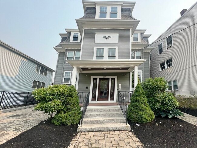 217 E Eagle St, Unit #4