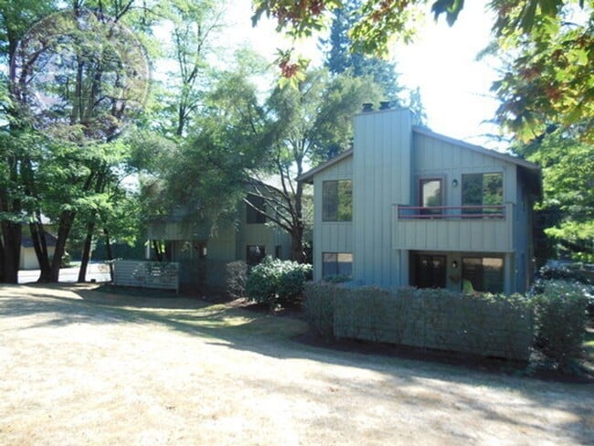 6801 SW Childs Rd in Lake Oswego, OR - Building Photo - Building Photo
