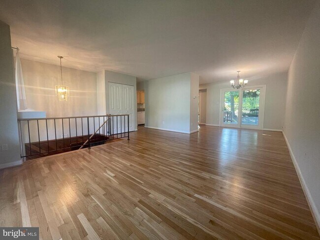 4304 San Carlos Dr in Fairfax, VA - Building Photo - Building Photo