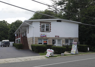 Twin Oaks Apartments in Huntington Station, NY - Building Photo - Building Photo