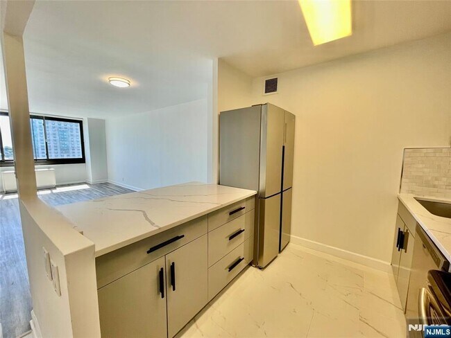 770 Anderson Ave in Cliffside Park, NJ - Building Photo - Building Photo