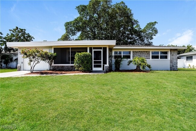 property at 330 SE 46th Ln
