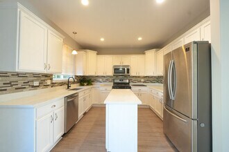 2305 Hudson Cir in Aurora, IL - Building Photo - Building Photo