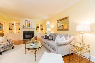 126 Albion Rd in Wellesley, MA - Building Photo - Building Photo