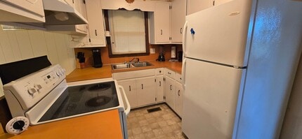 2735 Tablerock Rd in Lenoir, NC - Building Photo - Building Photo