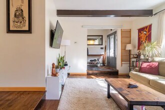 22 Whitney Dr in Woodstock, NY - Building Photo - Building Photo