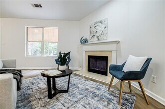 5195 Hillcrest Glenn Dr in Sugar Hill, GA - Building Photo - Building Photo