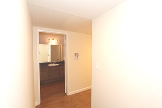 5421 Kester Ave, Unit Kester Apartments in Sherman Oaks, CA - Foto de edificio - Building Photo