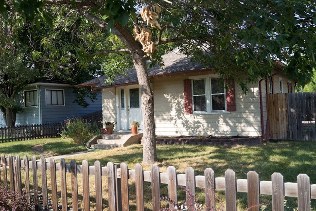 4077 S Pearl St in Englewood, CO - Foto de edificio - Building Photo