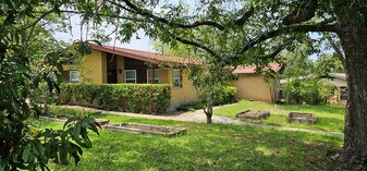 5612 E Martin Luther King Jr Blvd in Austin, TX - Building Photo