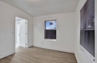1632 Lauderdale Manor Dr, Unit B in Fort Lauderdale, FL - Building Photo - Building Photo