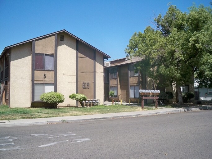 815-819 S Encina St in Visalia, CA - Building Photo