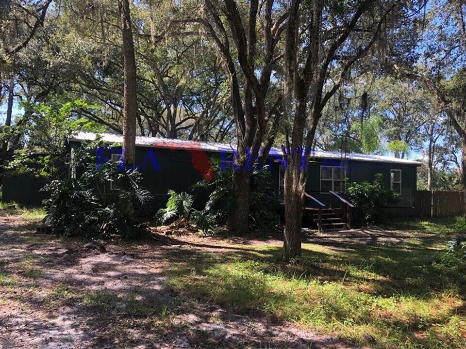 20250 E Colonial Dr in Christmas, FL - Building Photo