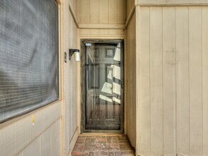 10020 Hefner Village Terrace in Oklahoma City, OK - Building Photo - Building Photo