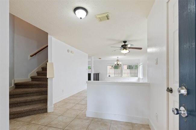 22014 Soft Pines Ct in Porter, TX - Foto de edificio - Building Photo