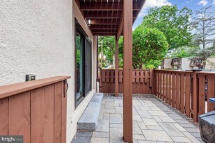 1635 Valencia Way in Reston, VA - Building Photo