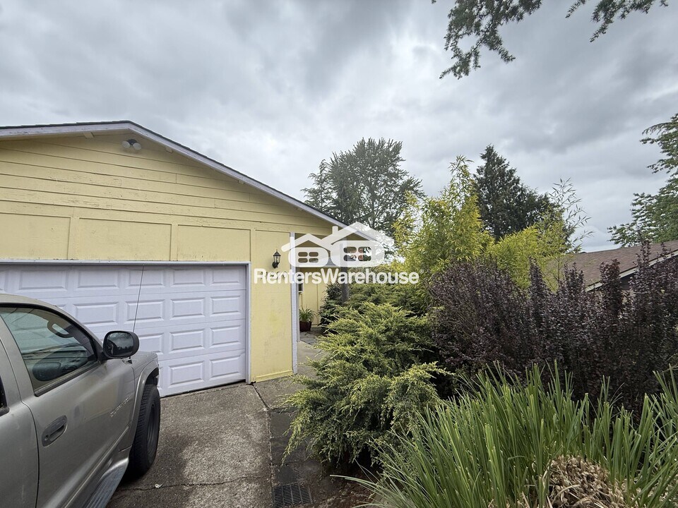 11920 SE 210th Pl in Kent, WA - Building Photo