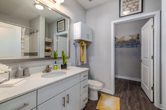Asbury Flats in Charlotte, NC - Building Photo - Interior Photo