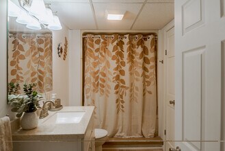 244 Toby St, Unit B in Clarion, PA - Foto de edificio - Building Photo