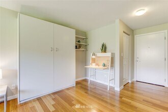 705 E Republican St, Unit Vertigo in Seattle, WA - Foto de edificio - Building Photo