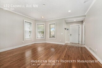 422 Cadwell Ave NW in Grand Rapids, MI - Building Photo - Building Photo