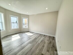 11 Cawfield St, Unit #2 in Boston, MA - Building Photo - Building Photo