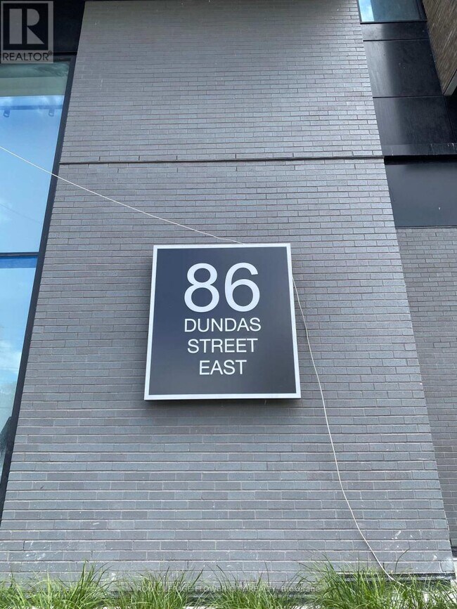 86-486 Dundas St E in Mississauga, ON - Building Photo - Building Photo