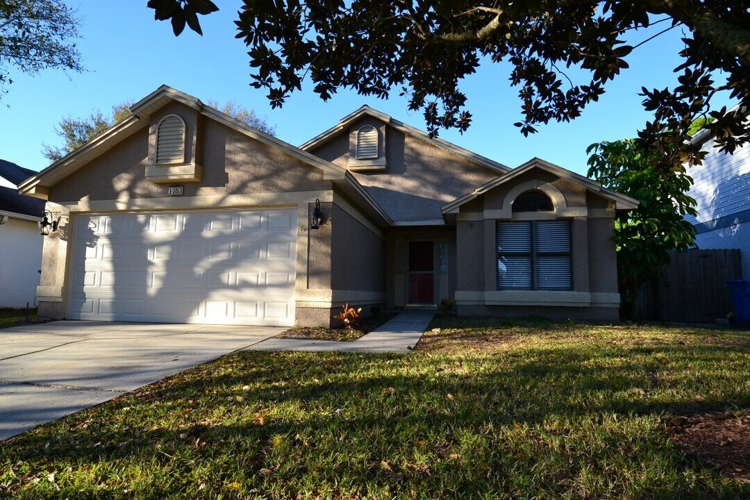 1053 Manigan Ave in Oviedo, FL - Building Photo