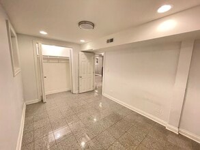 2217 W Giddings St, Unit G in Chicago, IL - Building Photo - Building Photo