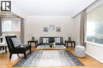 358 Adelaide Ave E in Oshawa, ON - Building Photo - Building Photo