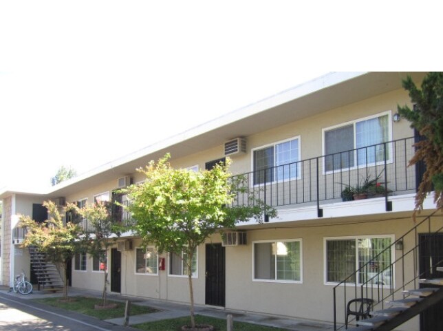 561 Pecan St in West Sacramento, CA - Foto de edificio