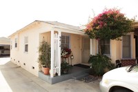 9412-9414 Flower St in Bellflower, CA - Foto de edificio - Building Photo