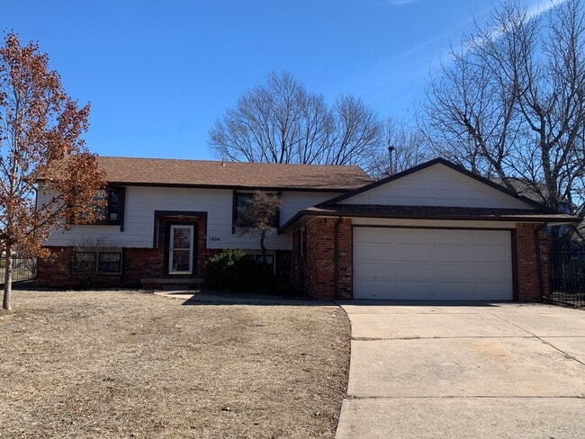 property at 1806 S White Oak Cir