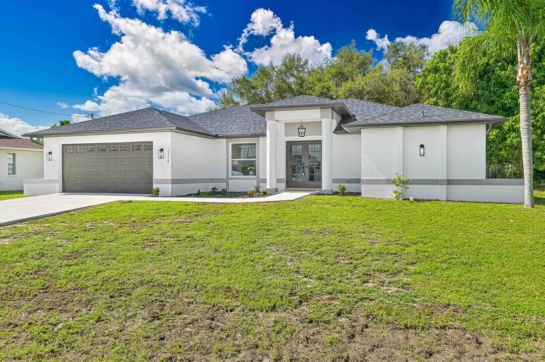 1716 SE 12th St in Cape Coral, FL - Building Photo