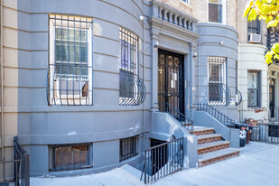 242 New York Avenue in Brooklyn, NY - Foto de edificio - Building Photo