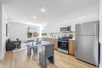 30 McAdoo Ave in Jersey City, NJ - Building Photo - Building Photo