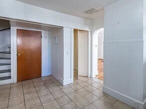 260 Phillips Ave in New Bedford, MA - Building Photo - Building Photo