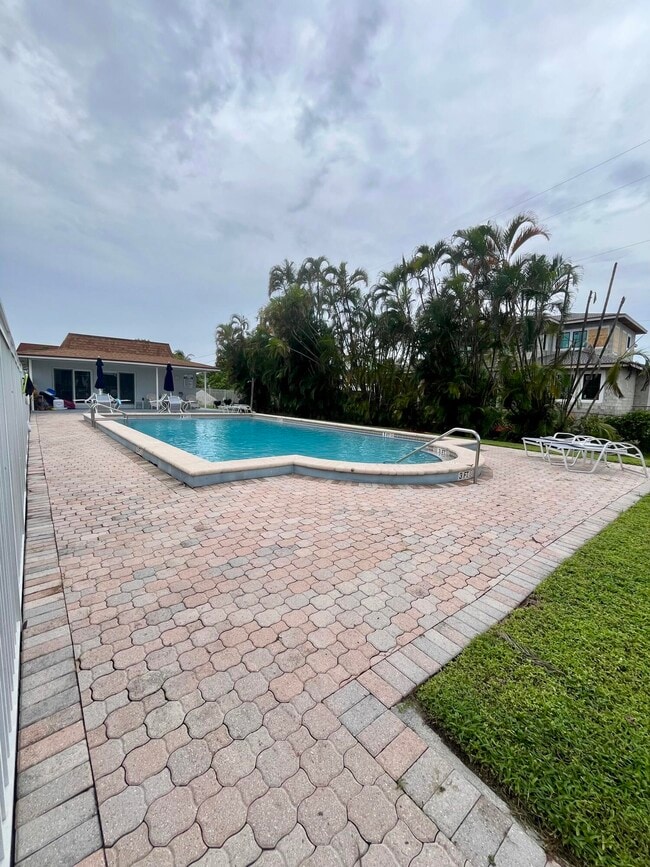 658 NE 6th Ct in Boynton Beach, FL - Building Photo - Building Photo