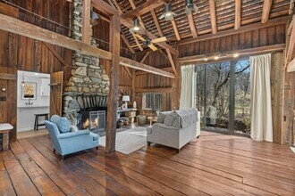 200 Chestnut Ridge Rd in Mt Kisco, NY - Building Photo - Building Photo