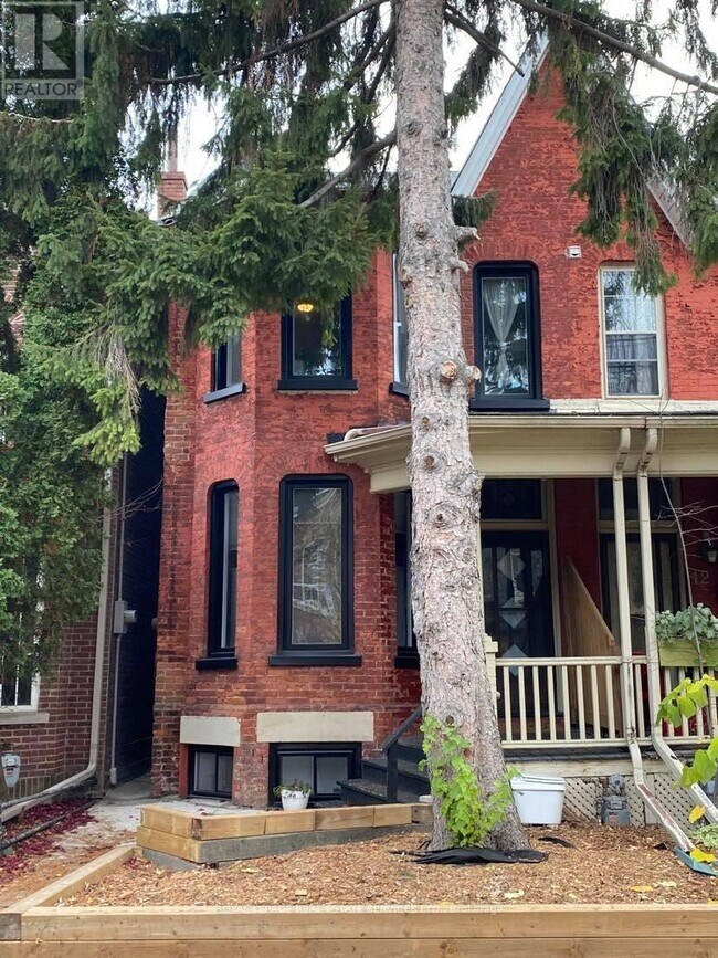 property at 10 Fennings St